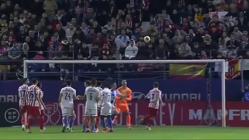 你们猜猜巴扎黑最喜欢带哪顶帽子？