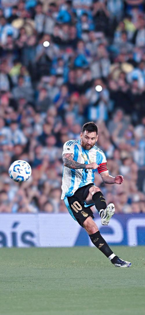 记者：拜仁和于帕进行深入谈判，他们预计球员最终会完成续约