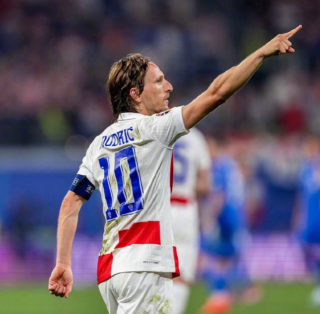 内马尔父亲：内马尔伤势还没确认，我们还没收到影像检查结果