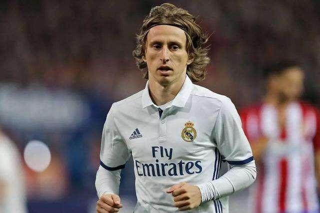 球员：我就轻轻一抬腿